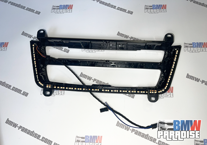 Накладка с подсветкой центральной консоли Черный глянец для BMW F30, F31, F32, F35, F80 (Оранжевый и синий цвета) 322-37 фото