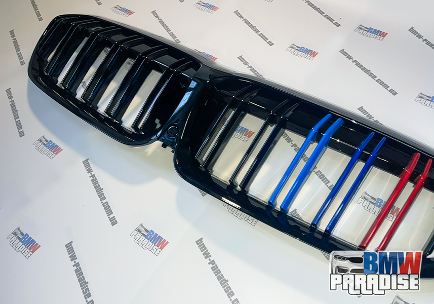 Двойная решетка радиатора "гриль" с М-расцветкой BMW G20 322-54 фото