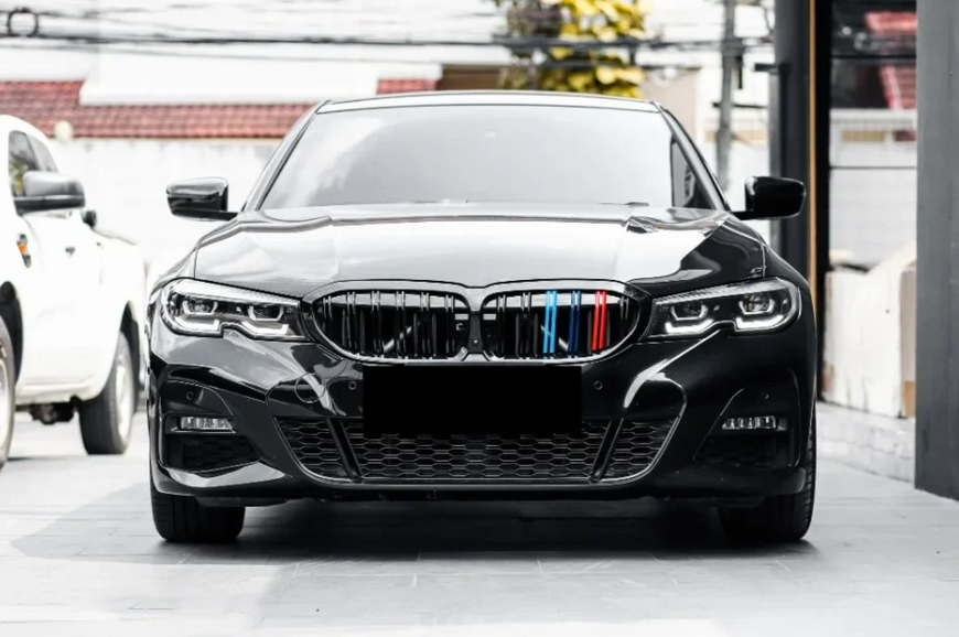 Двойная решетка радиатора "гриль" с М-расцветкой BMW G20 322-54 фото